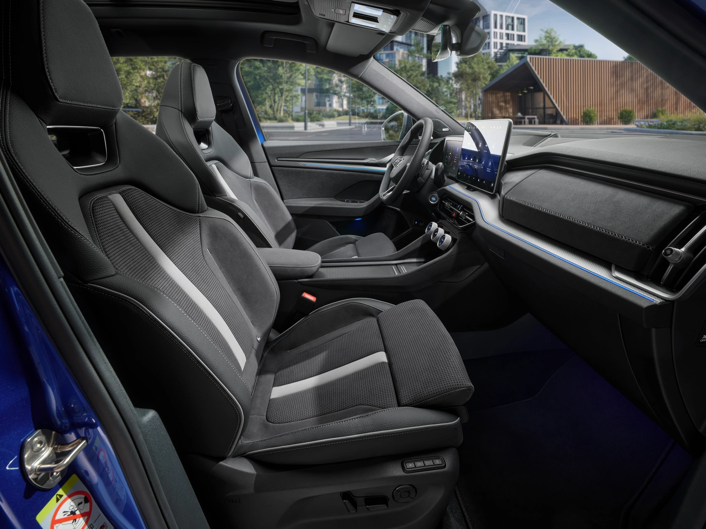 Ghế ngồi thể thao trên Kodiaq Sportline được thiết kế rộng rãi, mang đến cảm giác thoải mái tối đa cho người sử dụng.